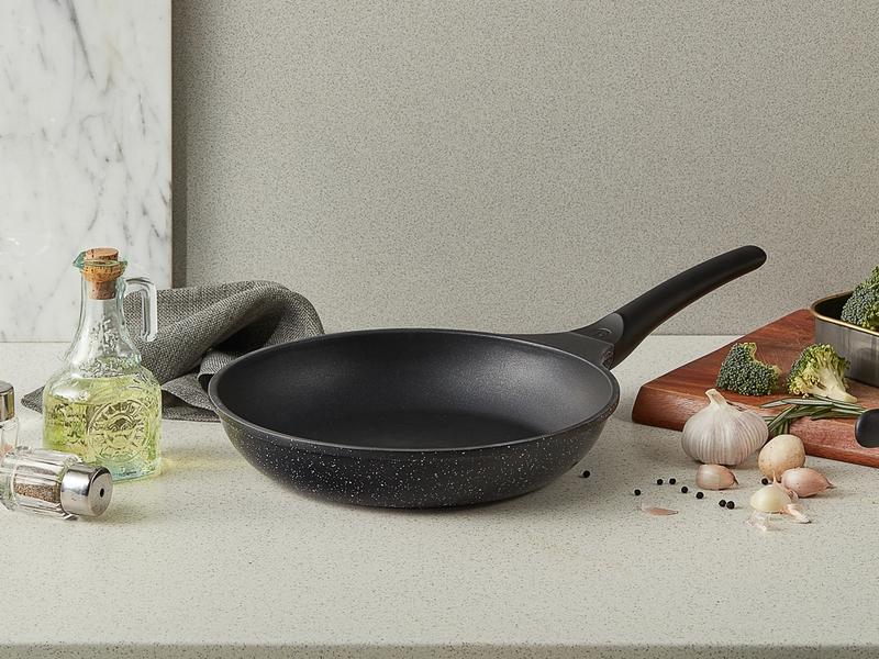 【限時86折】APRON 鈦離子不沾平底鍋